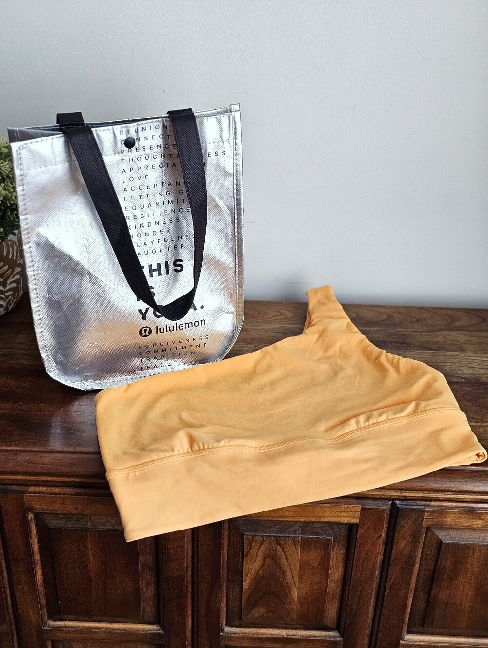Lululemon One Shoulder Sports Bra Size 12 Orange + Silver Yoga Tote Bag - Picture 1 of 9